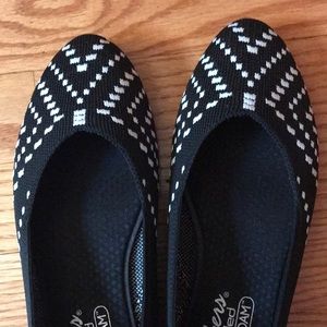 Skechers Black and White Flats, size 7, NIB